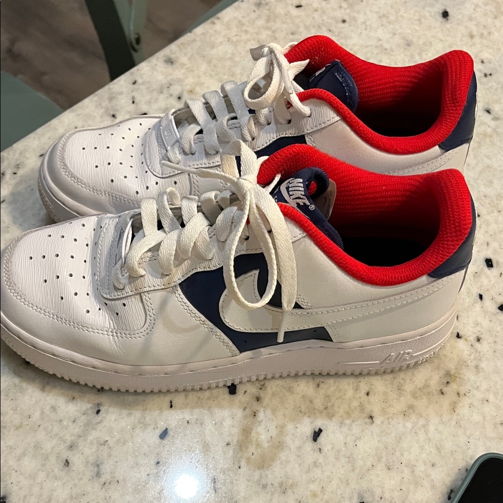 Nike Women's White, Red, and Blue Athletic Shoes